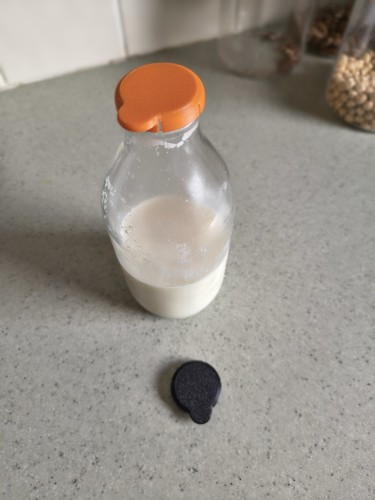 Reusable milk bottle cap - |, 3d